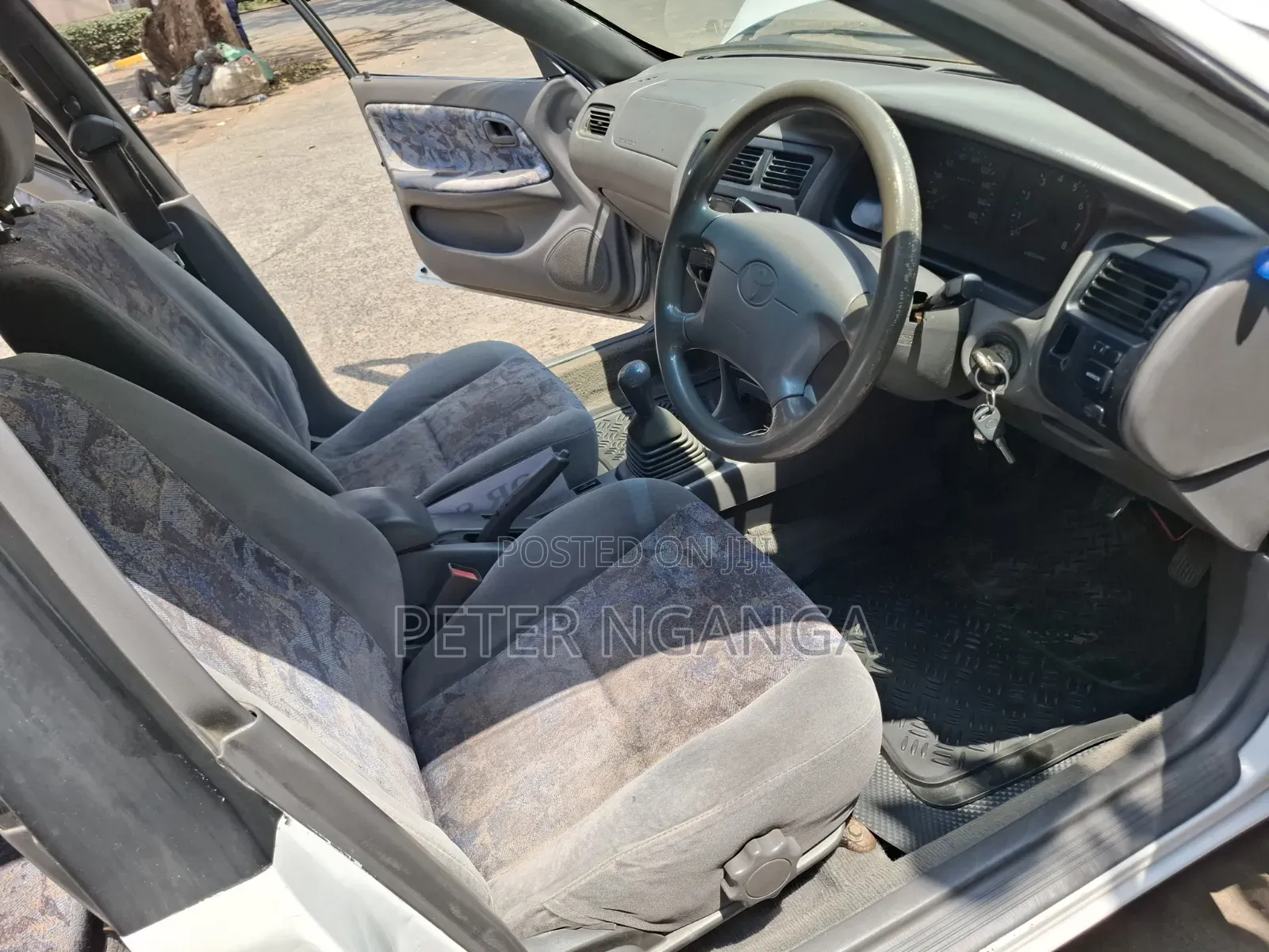 Toyota Corolla 2000 White