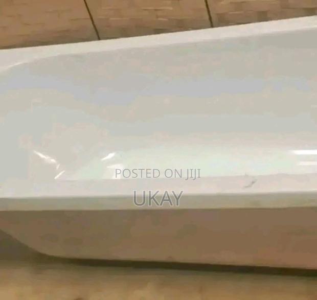 Bathtub-Acrylic Rectangular. - thumbnail 2