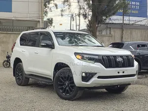 Toyota Land Cruiser Prado 2.8 2022 White