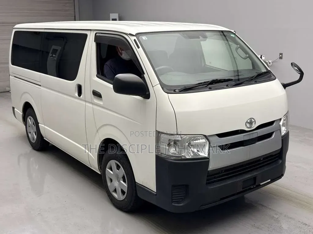 Toyota HiAce 2018 White