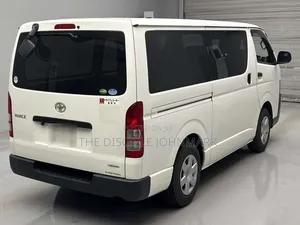 Toyota HiAce 2018 White