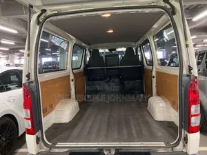 Toyota HiAce 2018 White