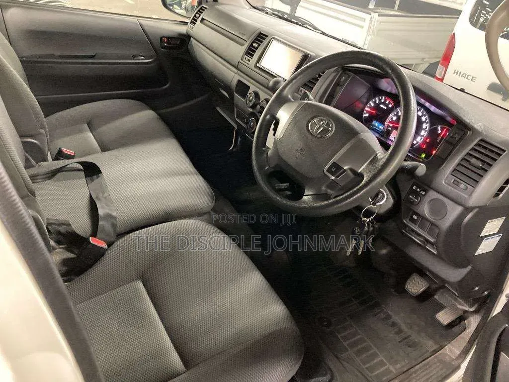 Toyota HiAce 2018 White