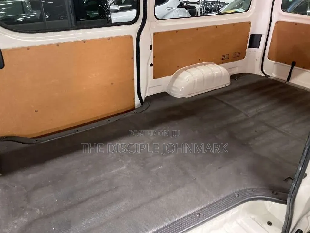 Toyota HiAce 2018 White