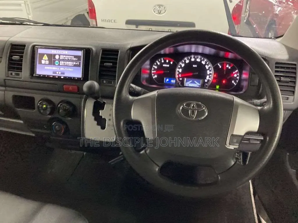 Toyota HiAce 2018 White