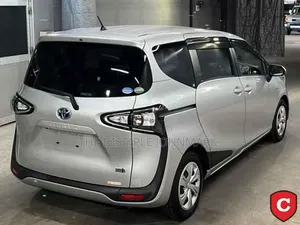 Toyota Sienta 2019 Silver