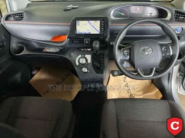 Toyota Sienta 2019 Silver