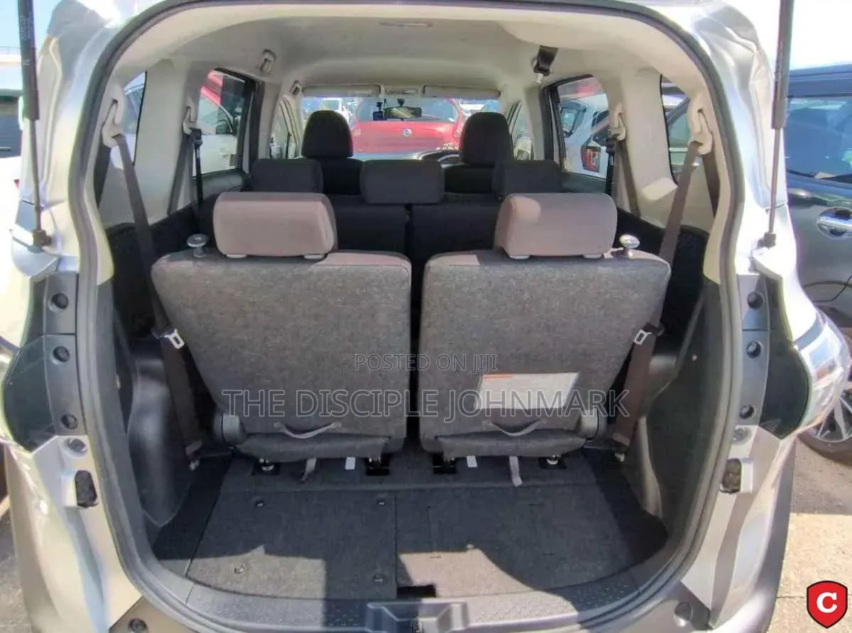 Toyota Sienta 2019 Silver