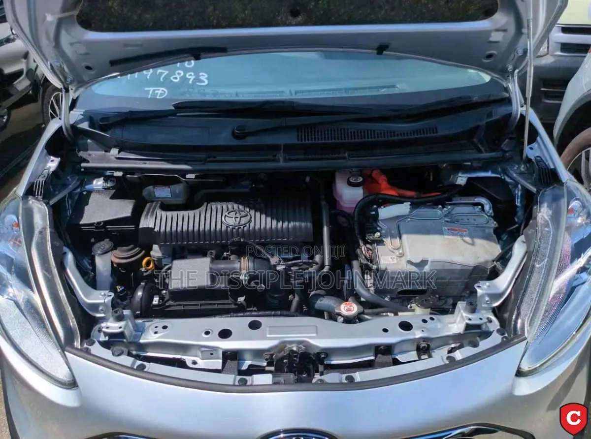 Toyota Sienta 2019 Silver