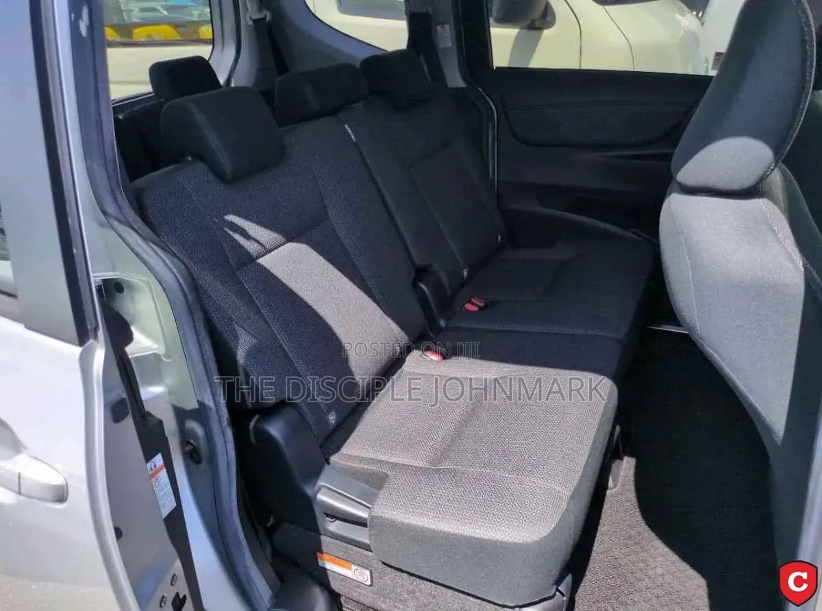 Toyota Sienta 2019 Silver