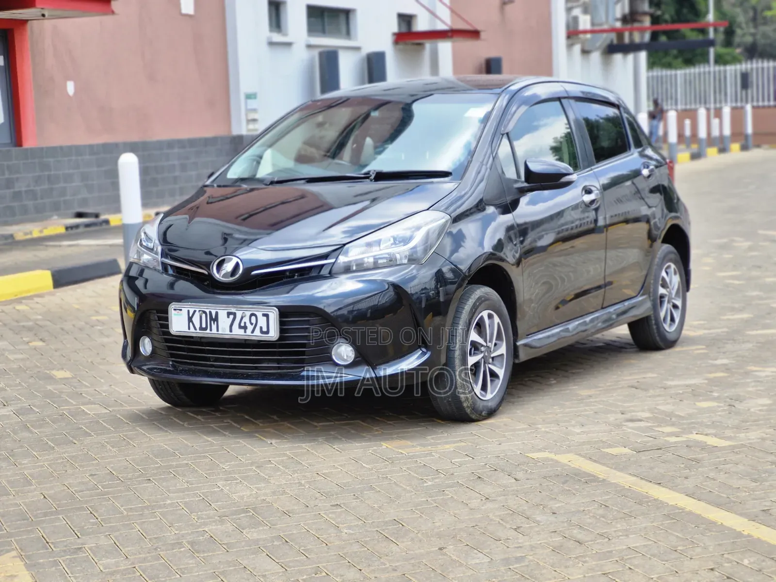 Toyota Vitz 1.3 FWD 3dr 2016 Black