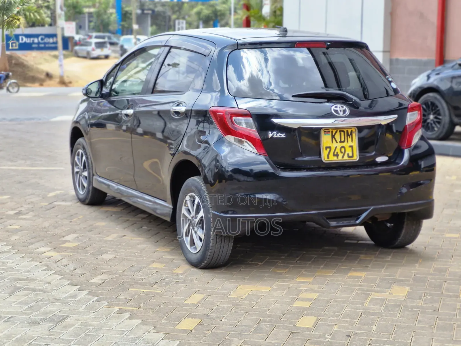 Toyota Vitz 1.3 FWD 3dr 2016 Black
