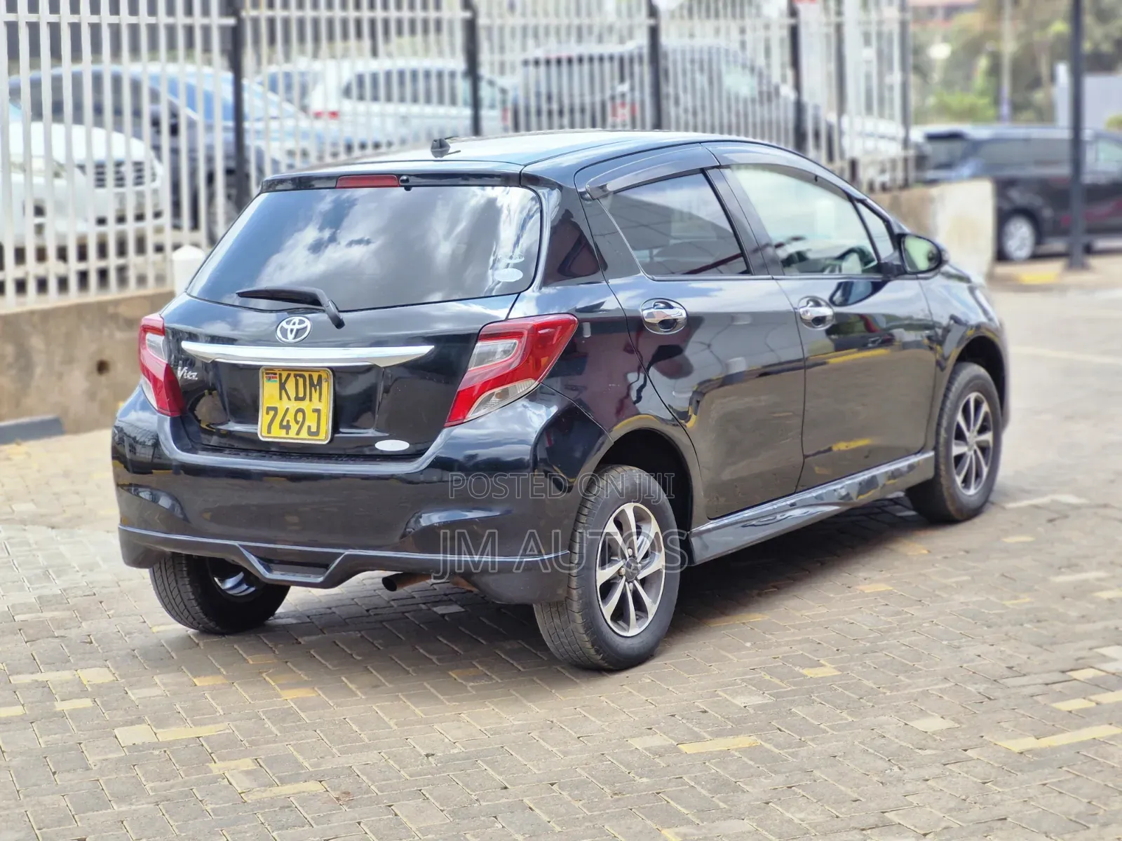 Toyota Vitz 1.3 FWD 3dr 2016 Black