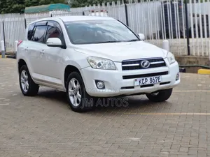 Toyota RAV4 2010 White