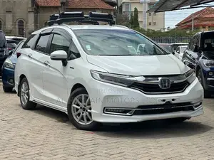 Honda Shuttle 1.5 Hybrid 2WD 2019 Pearl