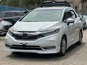 Honda Shuttle 1.5 Hybrid 2WD 2019 Pearl