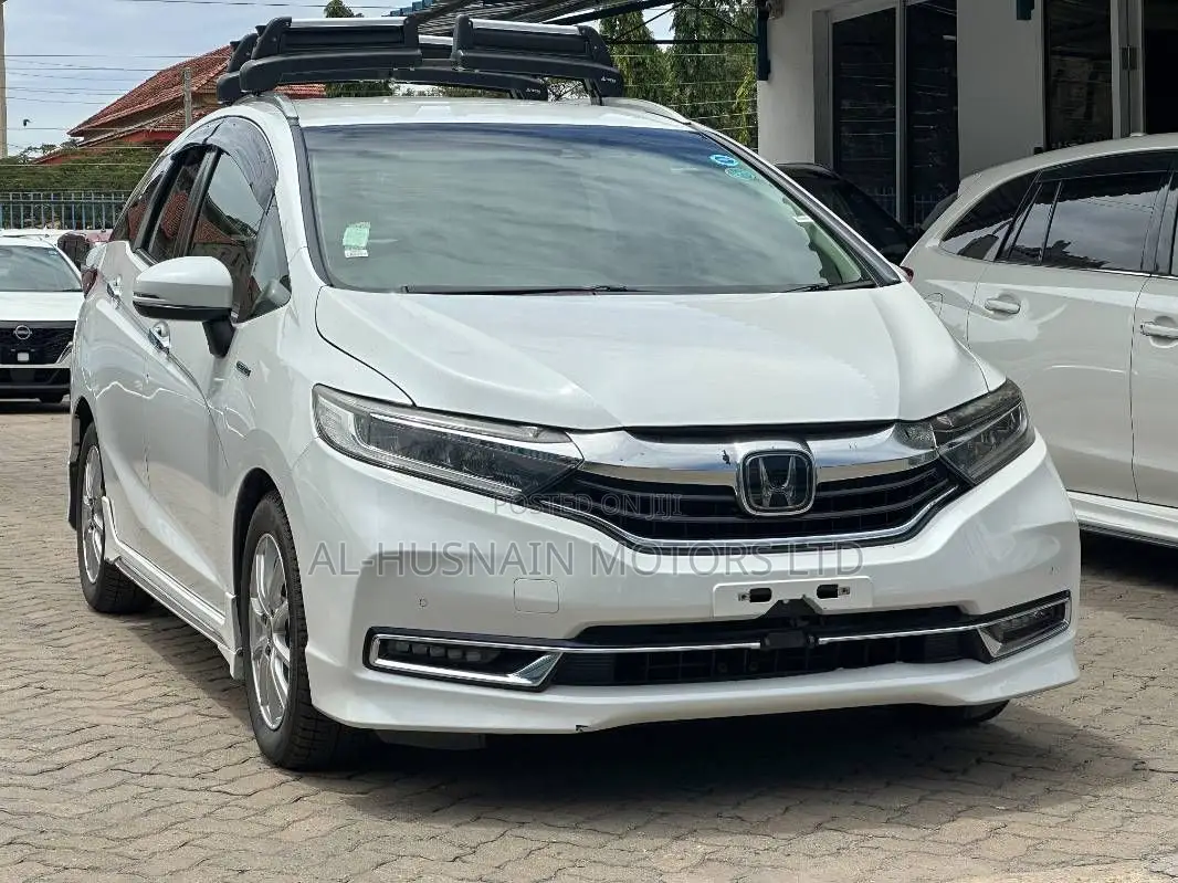 Honda Shuttle 1.5 Hybrid 2WD 2019 Pearl