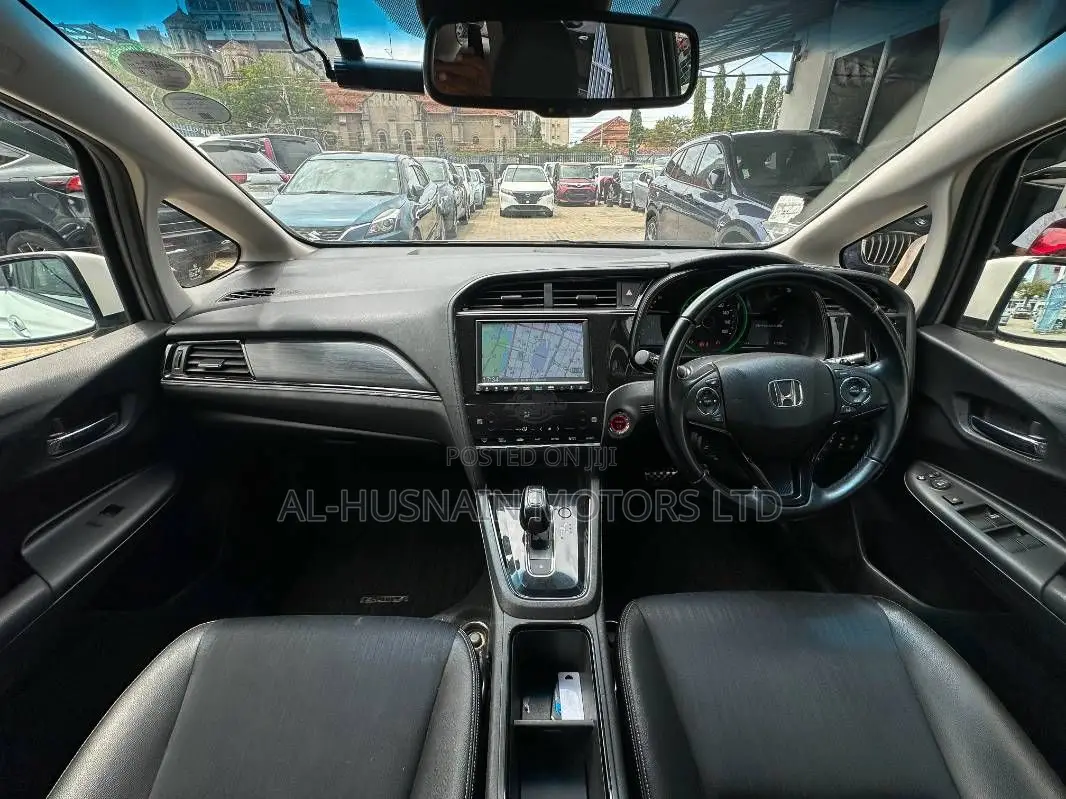 Honda Shuttle 1.5 Hybrid 2WD 2019 Pearl