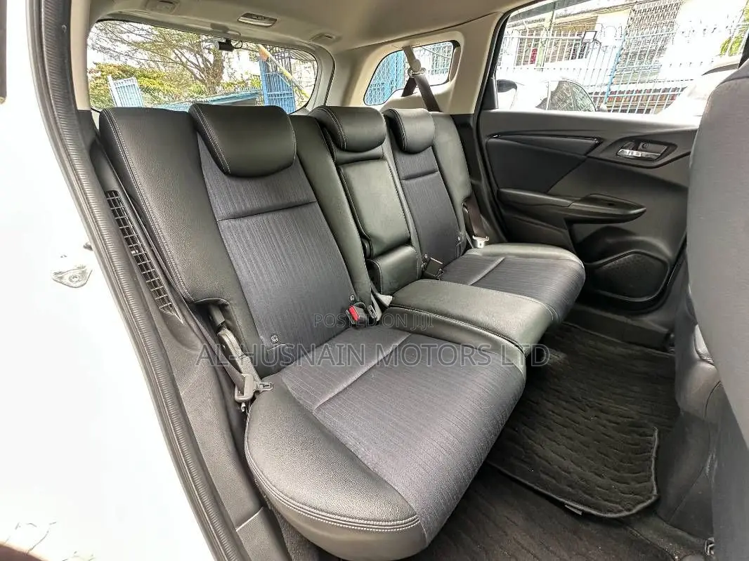 Honda Shuttle 1.5 Hybrid 2WD 2019 Pearl