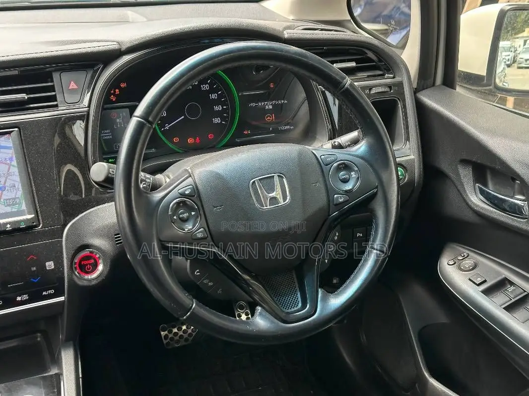 Honda Shuttle 1.5 Hybrid 2WD 2019 Pearl