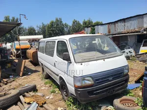 Toyota HiAce 2004 White