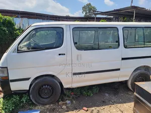 Toyota HiAce 2004 White