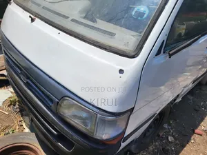 Toyota HiAce 2004 White