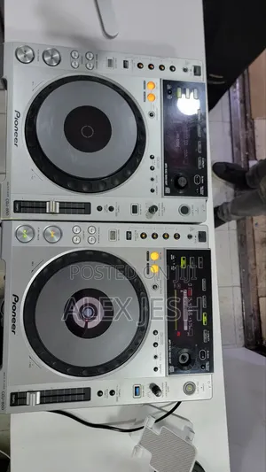 Pioneer CDJ 850 Pair +Flight Cases