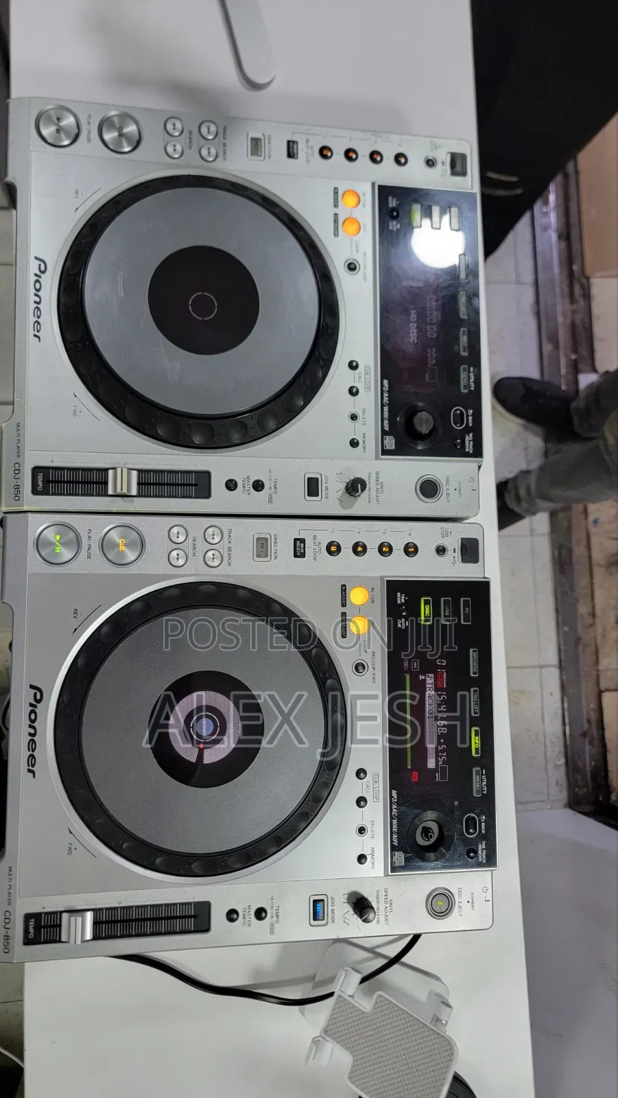 Pioneer CDJ 850 Pair +Flight Cases