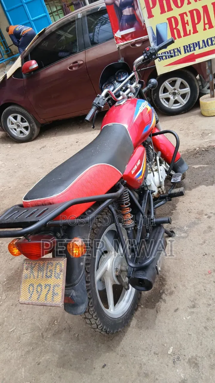 Bajaj Boxer 125 2024 Red
