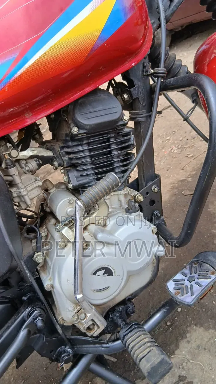 Bajaj Boxer 125 2024 Red