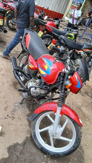 Bajaj Boxer 125 2024 Red