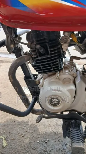 Bajaj Boxer 125 2024 Red