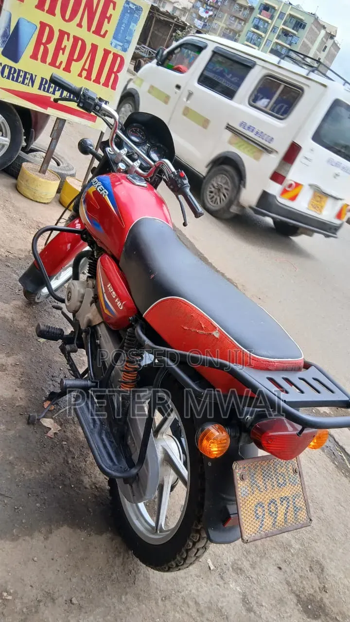 Bajaj Boxer 125 2024 Red