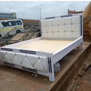 5x6 Elegant White Tufted Mocket Bed