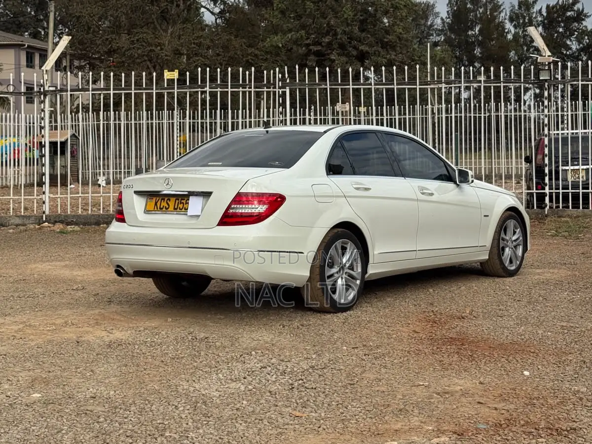 Mercedes-Benz C200 2011 White