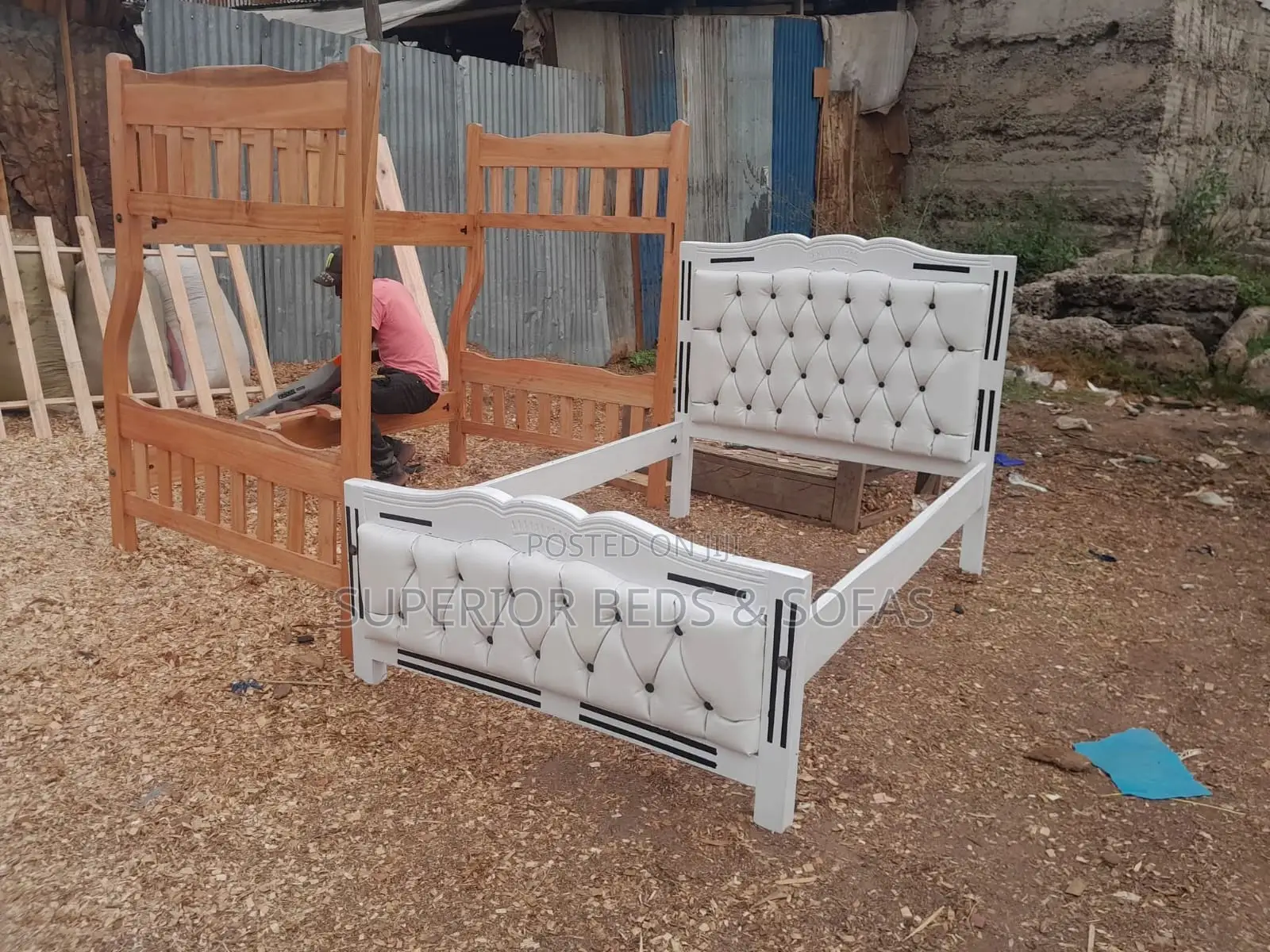 5x6 White Tufted Carved Trim Mocket Bed