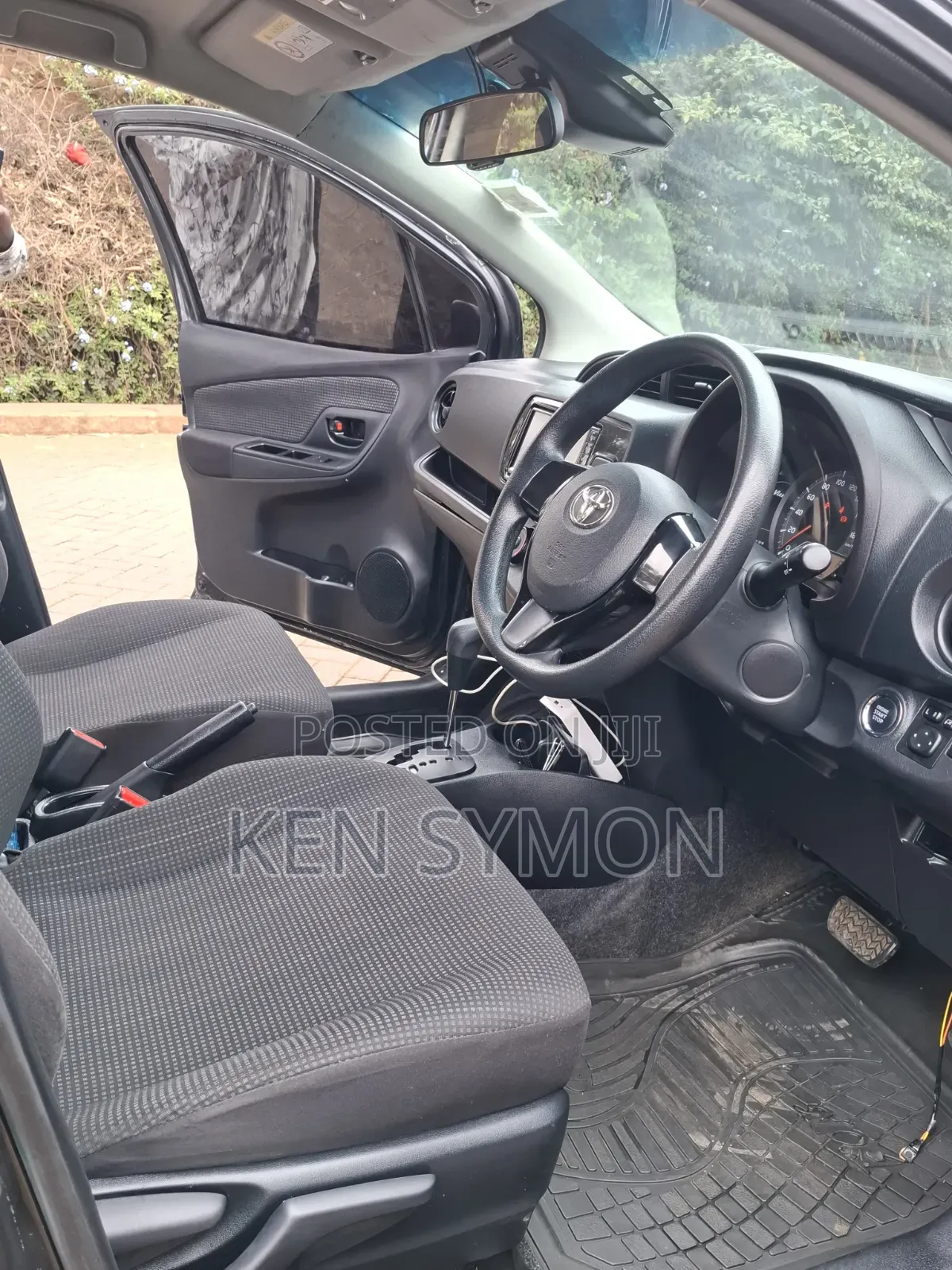Toyota Vitz 1.3 FWD 5dr 2018 Black
