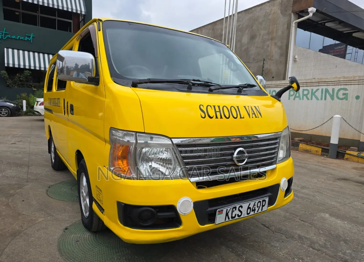 Nissan Caravan (Urvan) 2012 Yellow