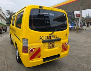 Nissan Caravan (Urvan) 2012 Yellow