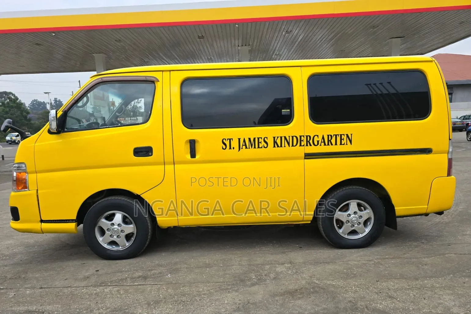 Nissan Caravan (Urvan) 2012 Yellow
