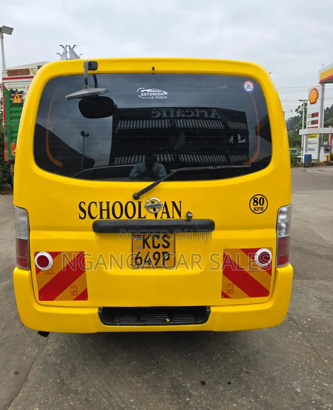 Nissan Caravan (Urvan) 2012 Yellow