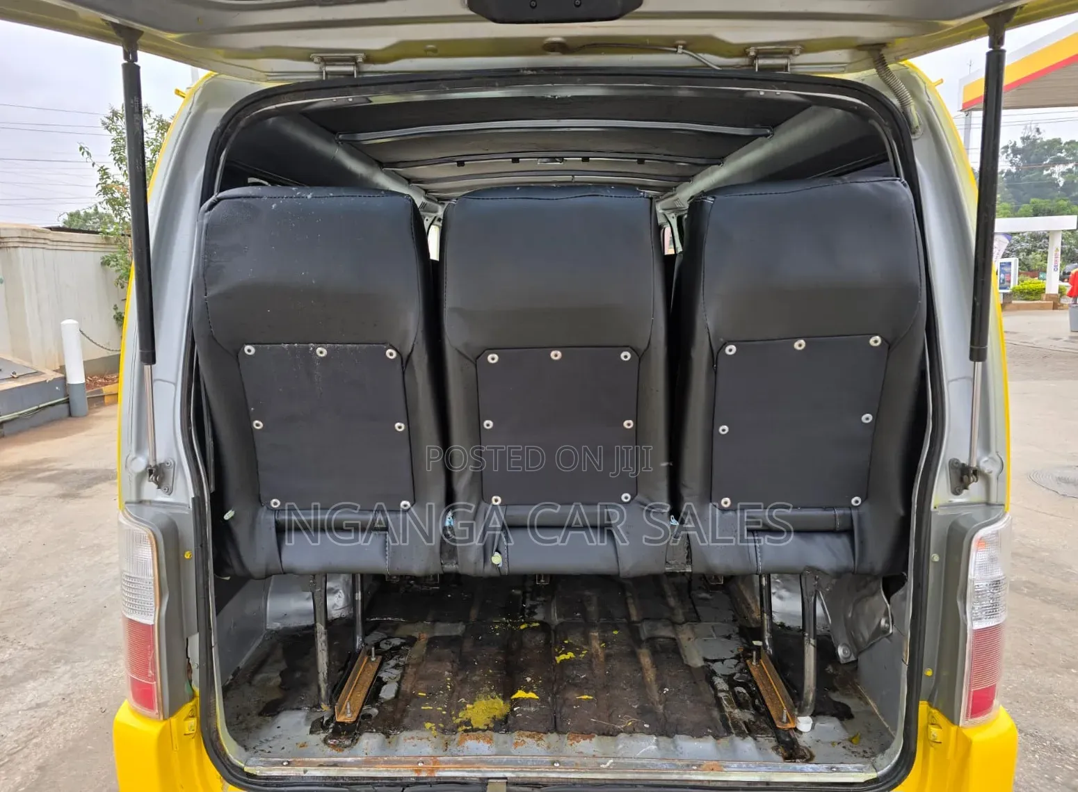 Nissan Caravan (Urvan) 2012 Yellow