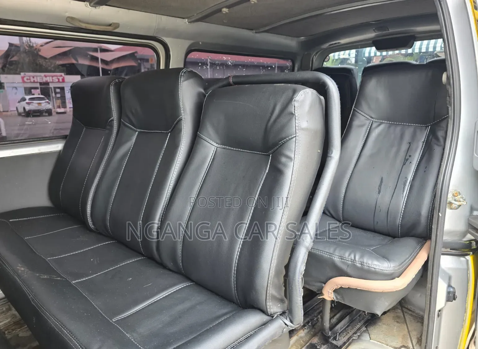 Nissan Caravan (Urvan) 2012 Yellow