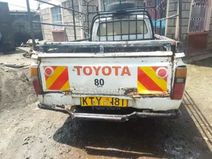 Toyota Hilux 1997 White