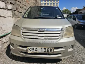 Toyota Noah 2005 Silver