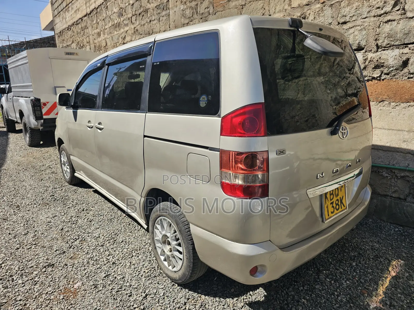 Toyota Noah 2005 Silver
