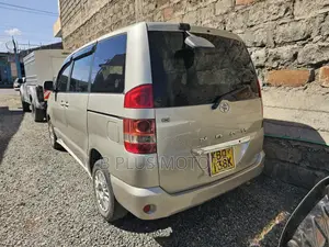 Toyota Noah 2005 Silver