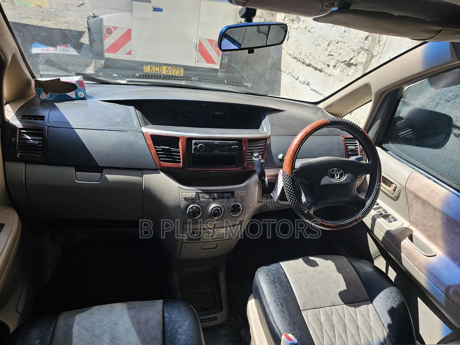 Toyota Noah 2005 Silver