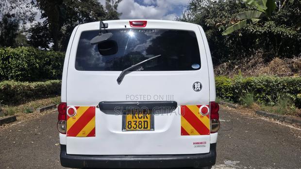 Nissan NV200 2011 White - thumbnail 2